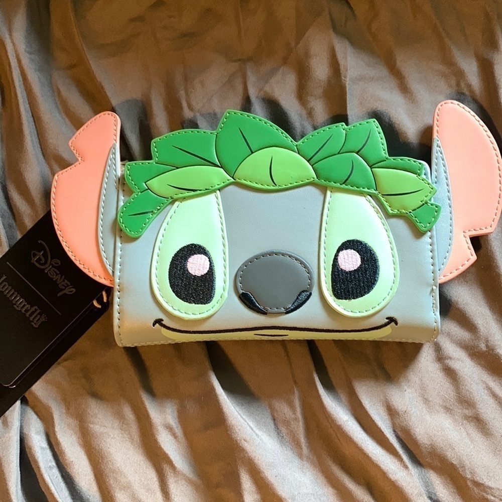 NWT Loungefly Disney Hula Stitch Wallet